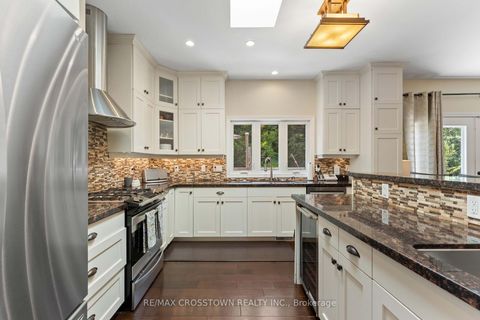 Photo 7 at 50 Chine Drive, Cliffcrest, Toronto