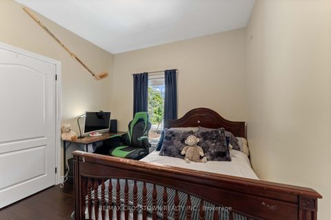 Photo 11 at 50 Chine Drive, Cliffcrest, Toronto