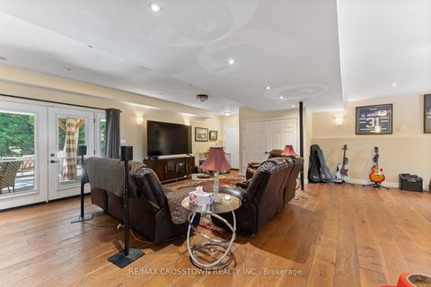 Photo 17 at 50 Chine Drive, Cliffcrest, Toronto