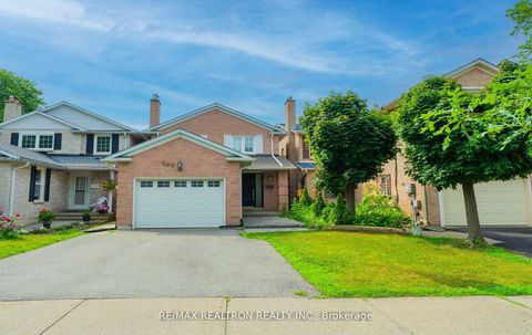 Photo 3 at 100 Gilmore Crescent, Brownridge, Vaughan