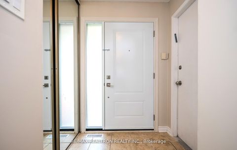 Photo 5 at 100 Gilmore Crescent, Brownridge, Vaughan