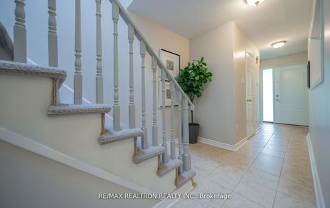 Photo 7 at 100 Gilmore Crescent, Brownridge, Vaughan