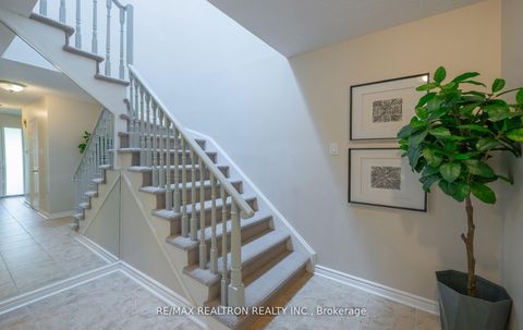 Photo 8 at 100 Gilmore Crescent, Brownridge, Vaughan