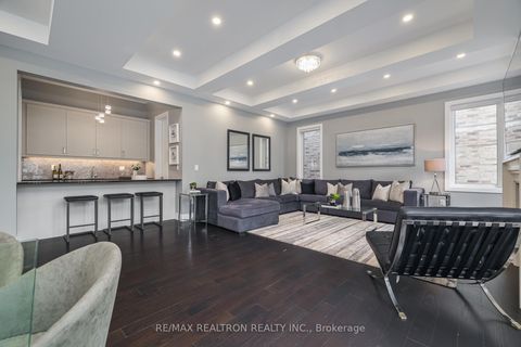 Photo 3 at 3 Redelmeier Court, Patterson, Vaughan