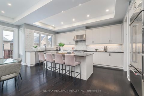 Photo 5 at 3 Redelmeier Court, Patterson, Vaughan