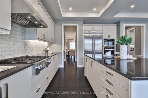 Photo 7 at 3 Redelmeier Court, Patterson, Vaughan