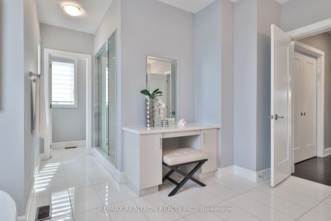 Photo 17 at 3 Redelmeier Court, Patterson, Vaughan