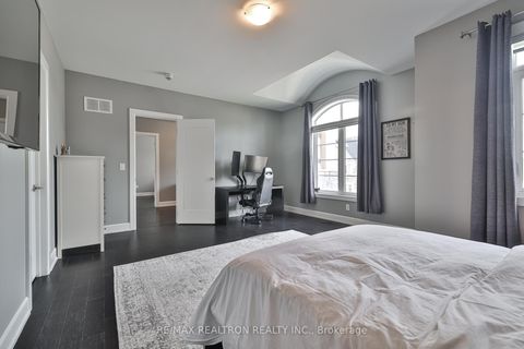 Photo 23 at 3 Redelmeier Court, Patterson, Vaughan