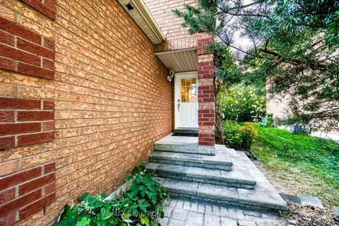 Photo 1 at 24 Rawlings Avenue, Devonsleigh, Richmond Hill