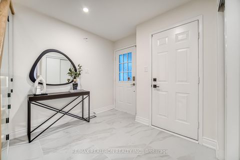 Photo 2 at 24 Rawlings Avenue, Devonsleigh, Richmond Hill