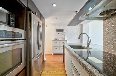 Photo 2 at 209 - 160 Baldwin Street, Chinatown, Toronto