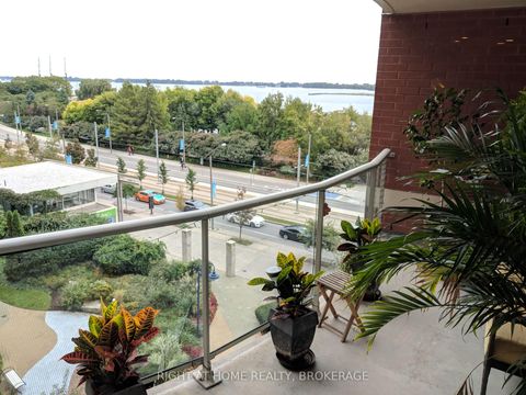Photo 10 at 608 - 550 Queens Quay W Quay W, Waterfront Communities C1, Toronto