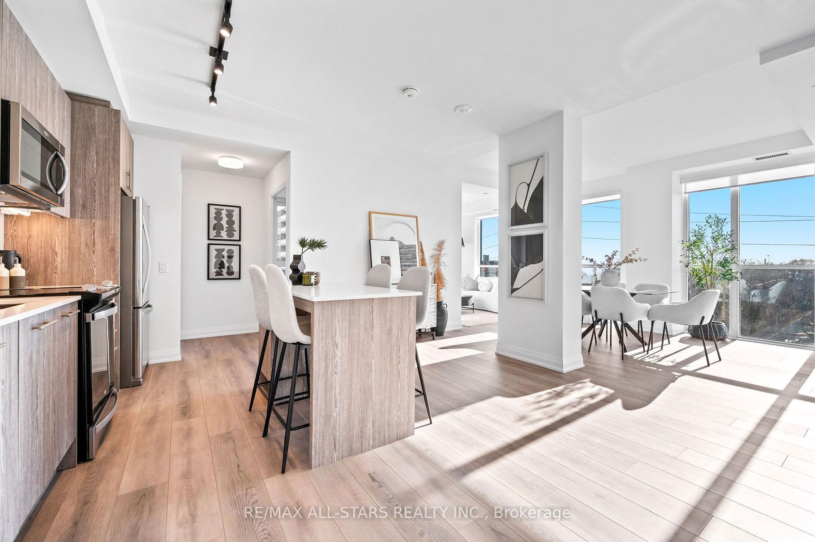 411 - 286 Main Street, Danforth, Toronto by Loree Meneguzzi Real Estate 411 - 286 Main Street, Danforth, Toronto