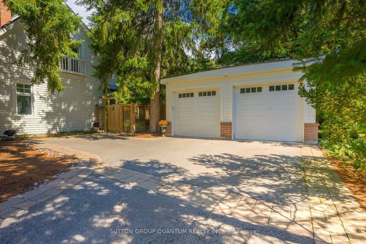 Photo 3 at 1197 Birchview Drive, Lorne Park, Mississauga