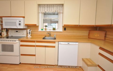 Photo 2 at 42 Ecker Drive, Alderwood, Toronto