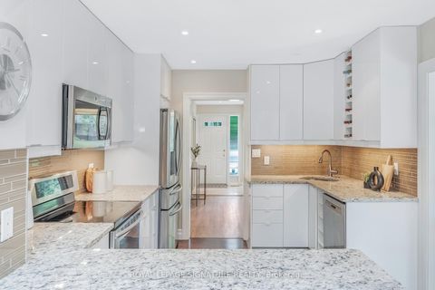 Photo 8 at 16 Revcoe Drive, Newtonbrook East, Toronto