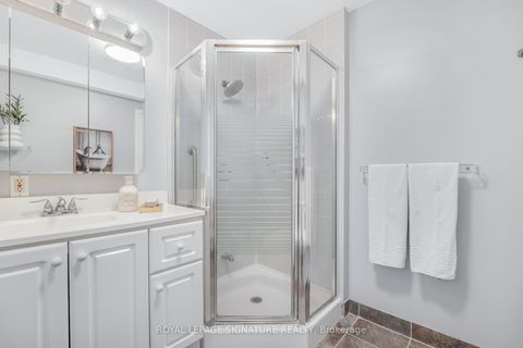 Photo 18 at 16 Revcoe Drive, Newtonbrook East, Toronto