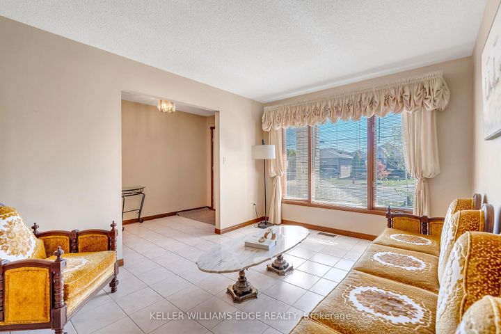 Photo 3 at 203 Margaret Avenue, Stoney Creek, Hamilton
