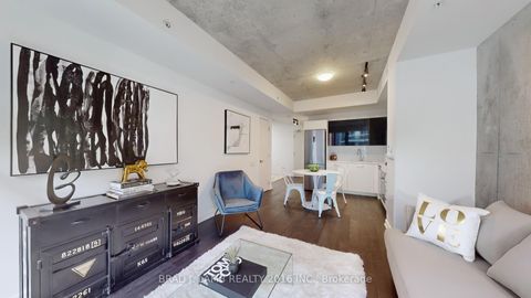 Photo 9 at 518 - 39 Brant Street W, Niagara, Toronto