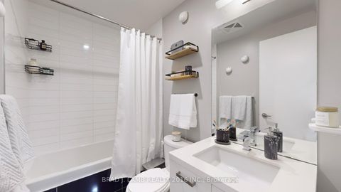 Photo 17 at 518 - 39 Brant Street W, Niagara, Toronto