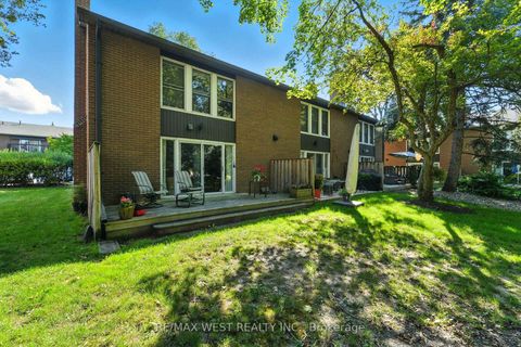 Photo 7 at 16 - 1393 Royal York Road, Humber Valley, Toronto