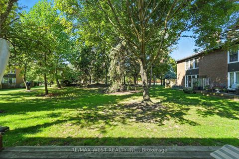 Photo 8 at 16 - 1393 Royal York Road, Humber Valley, Toronto