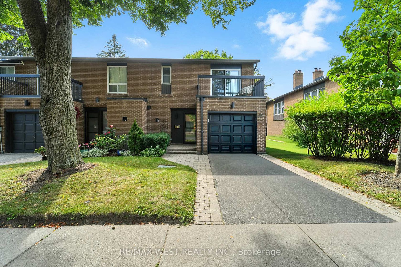 16 - 1393 Royal York Road, Humber Valley, Toronto 