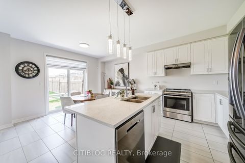 Photo 15 at 9 Abbey Crescent, Rural Barrie Southeast, Barrie