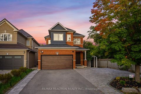 Photo 5 at 565 Thornhill Woods Drive, Patterson, Vaughan