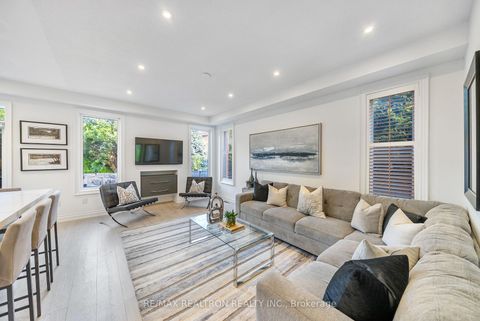 Photo 6 at 565 Thornhill Woods Drive, Patterson, Vaughan