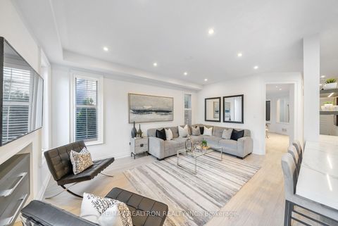 Photo 7 at 565 Thornhill Woods Drive, Patterson, Vaughan