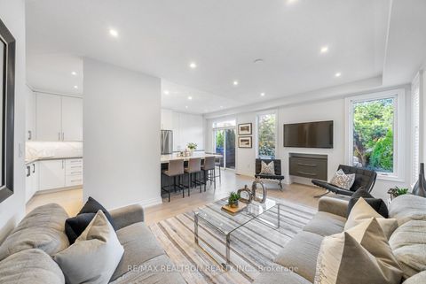 Photo 8 at 565 Thornhill Woods Drive, Patterson, Vaughan