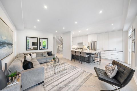 Photo 9 at 565 Thornhill Woods Drive, Patterson, Vaughan