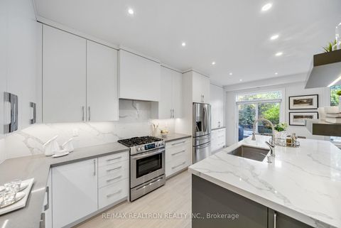 Photo 10 at 565 Thornhill Woods Drive, Patterson, Vaughan
