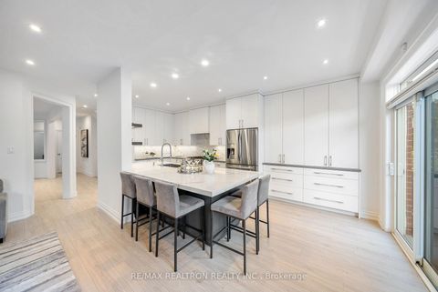Photo 12 at 565 Thornhill Woods Drive, Patterson, Vaughan