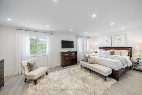 Photo 16 at 565 Thornhill Woods Drive, Patterson, Vaughan