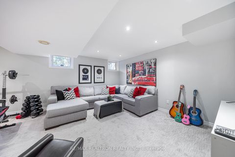 Photo 24 at 565 Thornhill Woods Drive, Patterson, Vaughan