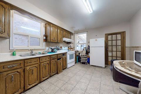 Photo 6 at 134 Brunswick Avenue, University, Toronto
