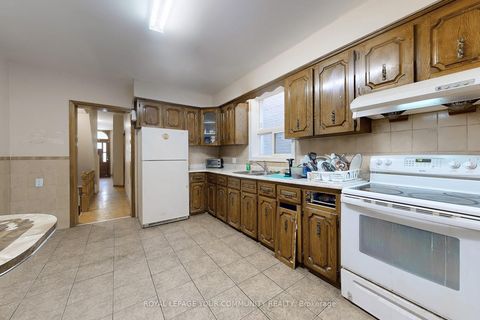 Photo 7 at 134 Brunswick Avenue, University, Toronto