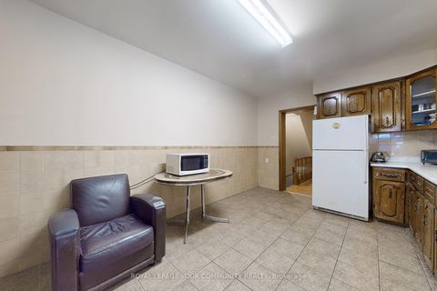 Photo 8 at 134 Brunswick Avenue, University, Toronto