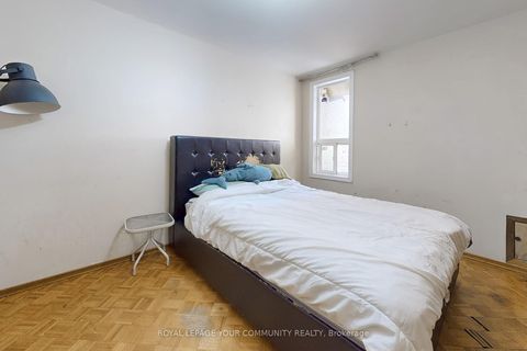 Photo 12 at 134 Brunswick Avenue, University, Toronto