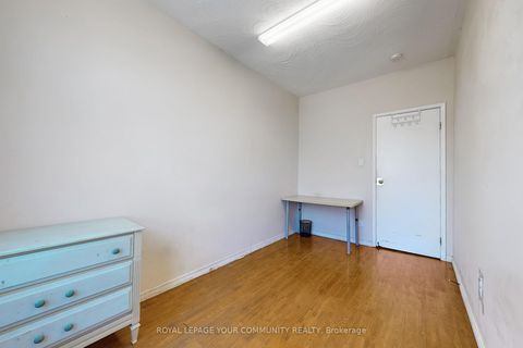Photo 15 at 134 Brunswick Avenue, University, Toronto