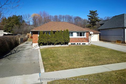Photo 3 at 149 Leighland Avenue, CP College Park, Oakville