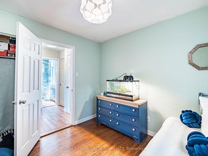 Photo 6 at 3525 Burningelm Crescent, Applewood, Mississauga