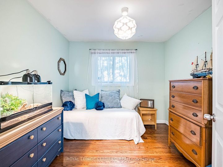 Photo 8 at 3525 Burningelm Crescent, Applewood, Mississauga