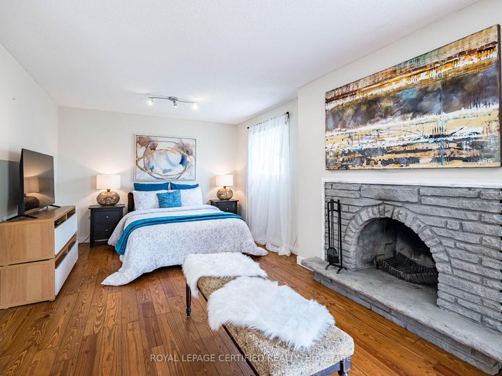 Photo 9 at 3525 Burningelm Crescent, Applewood, Mississauga