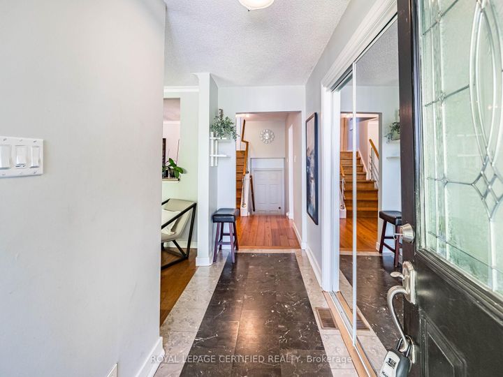 Photo 10 at 3525 Burningelm Crescent, Applewood, Mississauga
