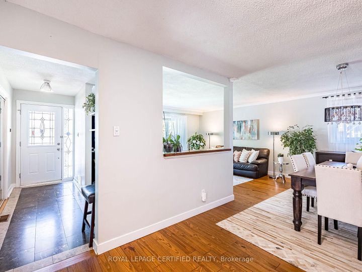 Photo 11 at 3525 Burningelm Crescent, Applewood, Mississauga