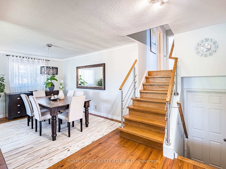 Photo 12 at 3525 Burningelm Crescent, Applewood, Mississauga