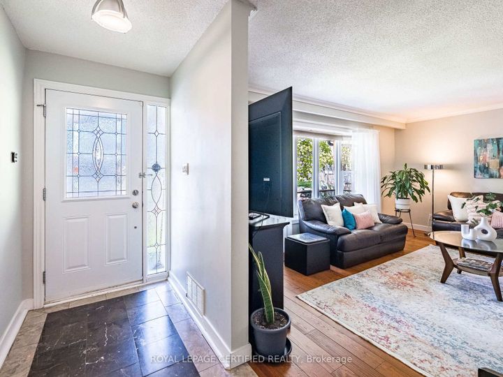 Photo 13 at 3525 Burningelm Crescent, Applewood, Mississauga